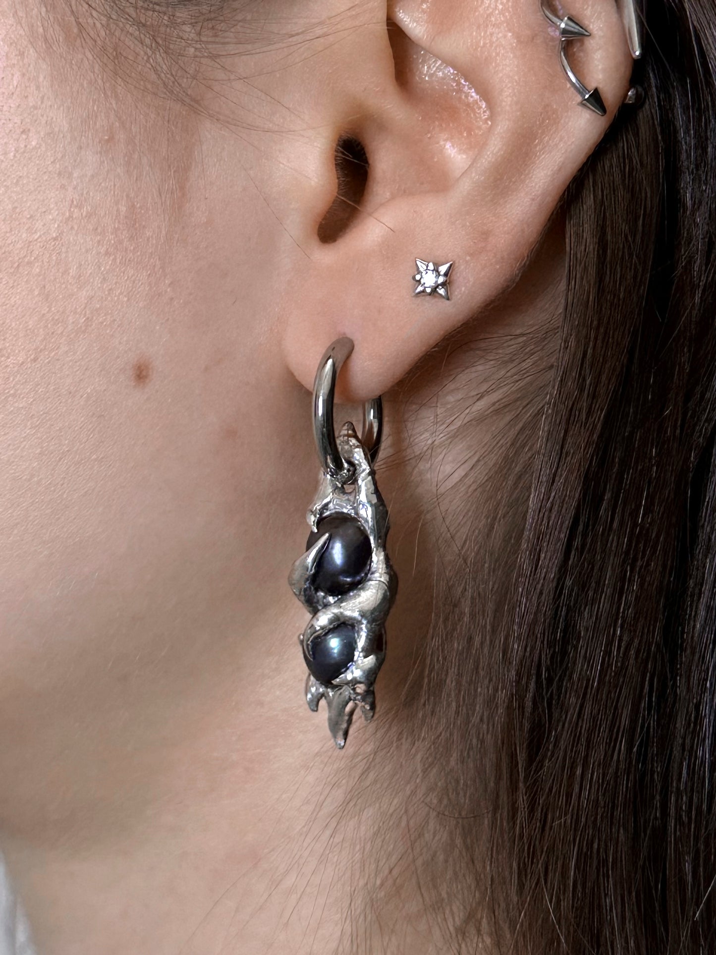 Single earring "Dyad"