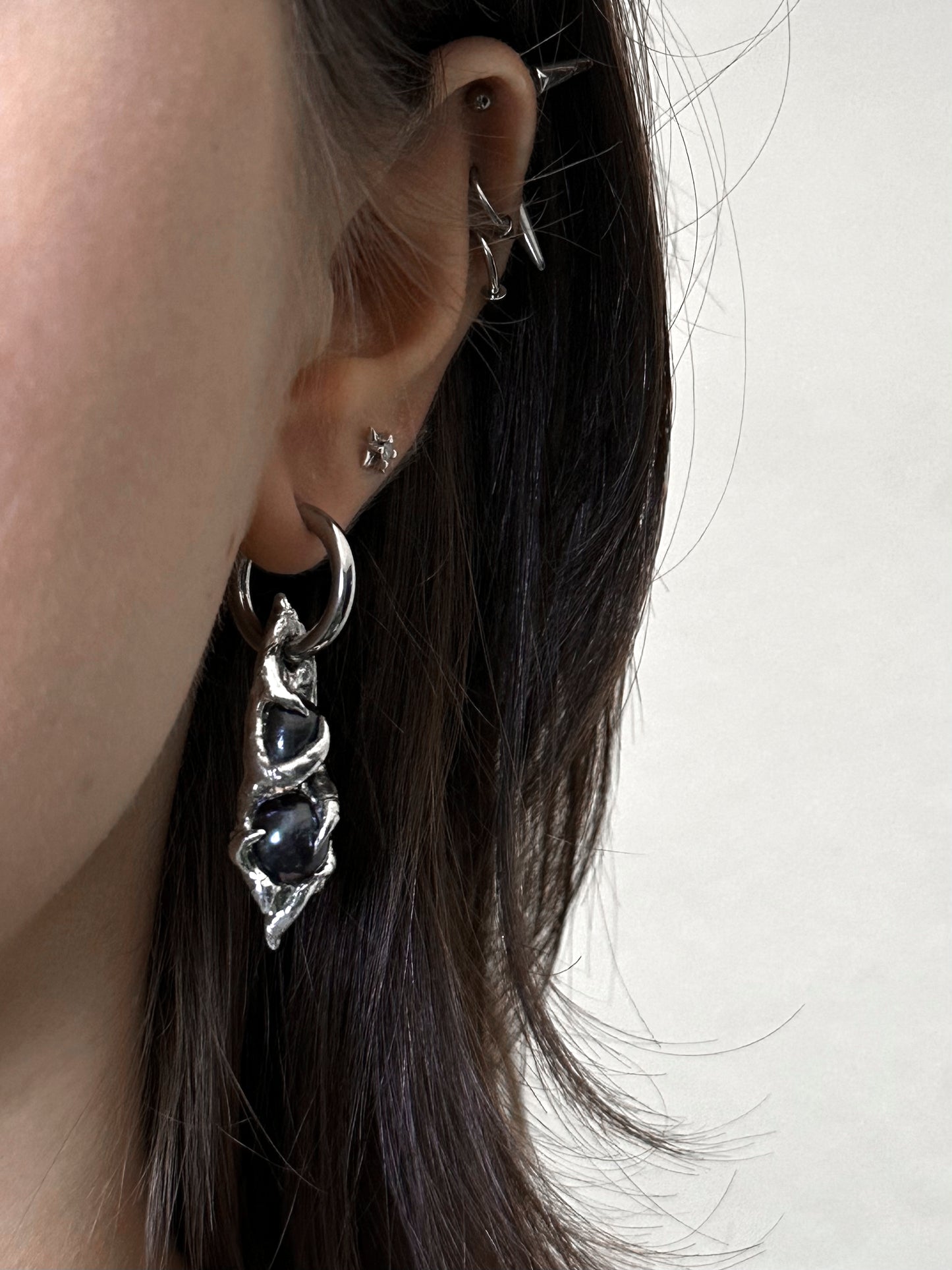 Single earring "Dyad"